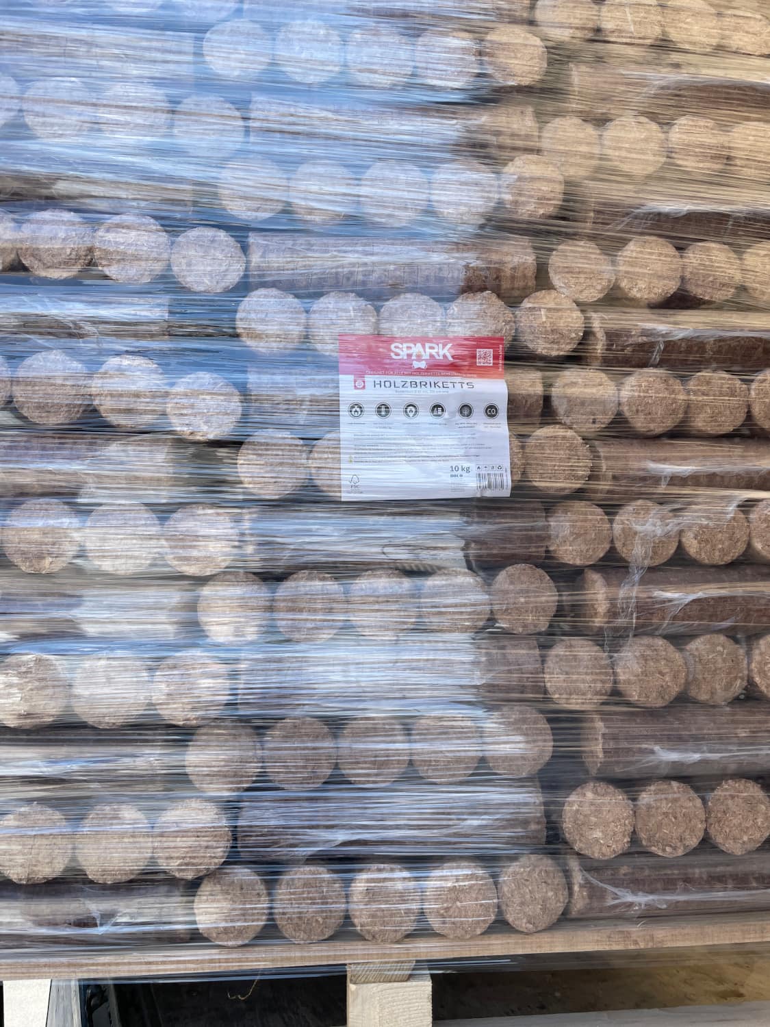 Pallet of 10kg wood briquettes